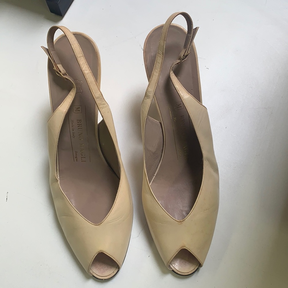 Bruno Magli sz 10 leather beige pumps